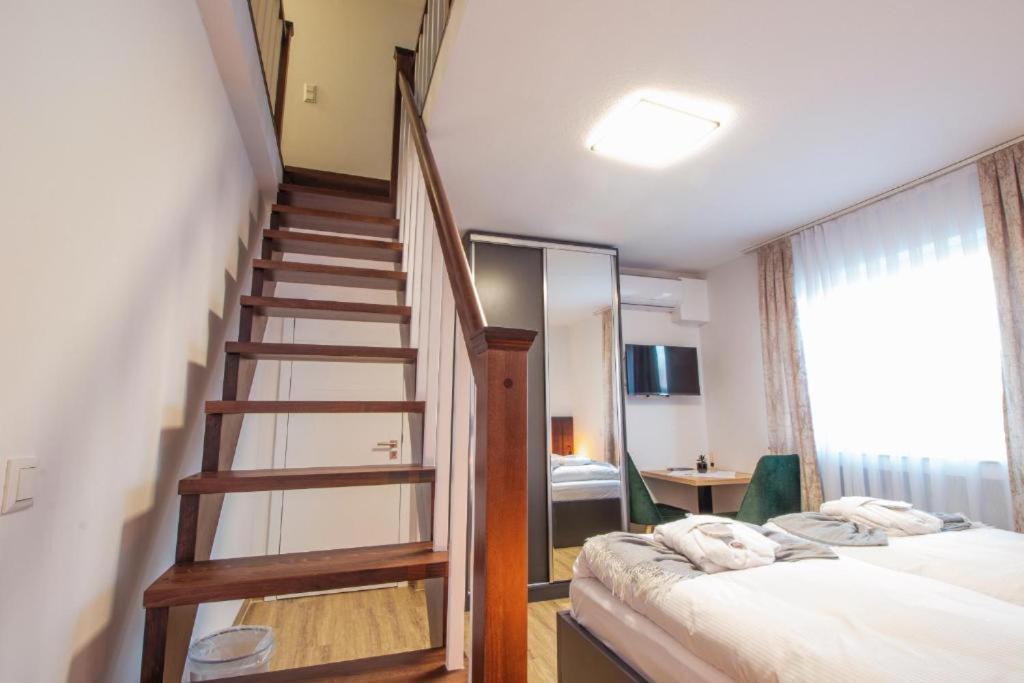 Hotel Dona Bergisch Gladbach Exterior foto